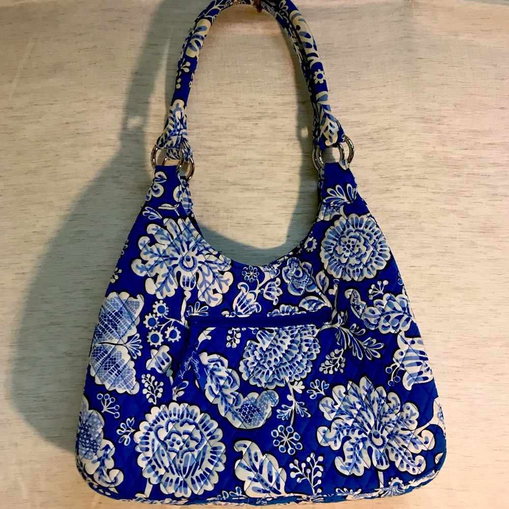 Vera Bradley blue print shoulder bag.